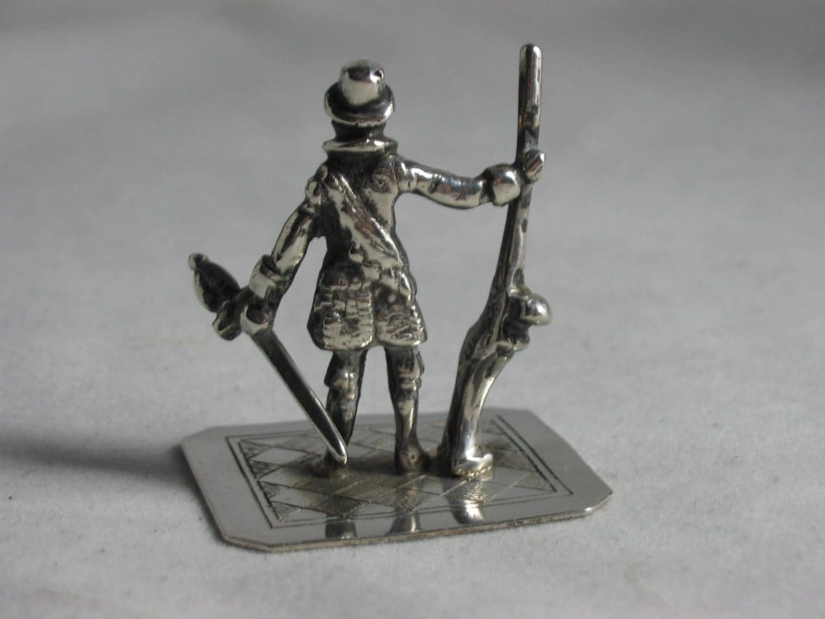 IMG 5931 1200x900 - Miniatuur soldaat met musket (verkocht)