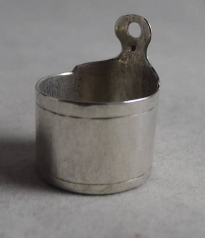 P1140281 420x486 - Miniatuur zilver zeepbakje