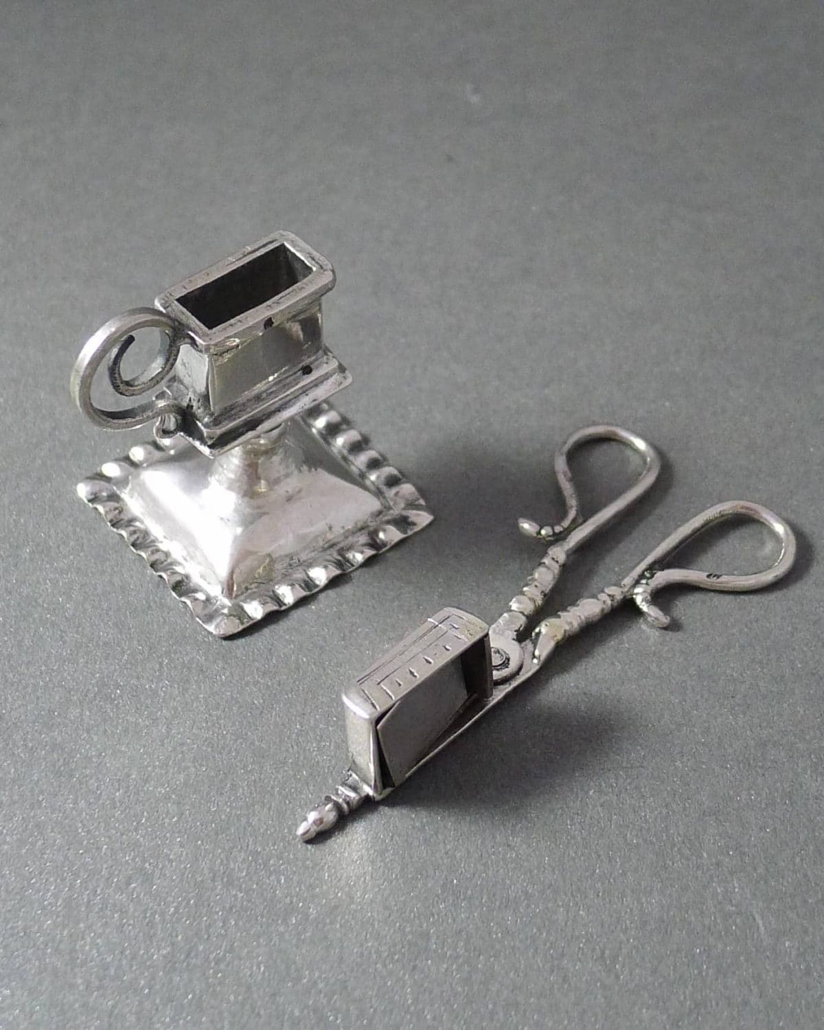 P1280637 1200x1500 - Zilver Miniatuur kaarsensnuiter  (verkocht)