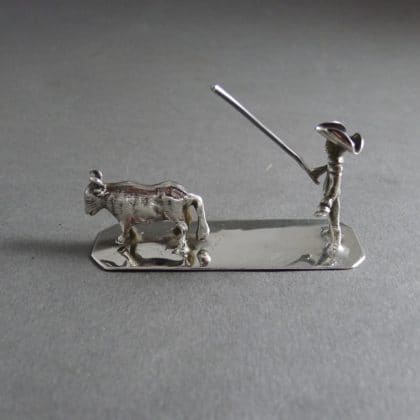 P1330610 420x420 - Miniatuur man met koe  (verkocht)