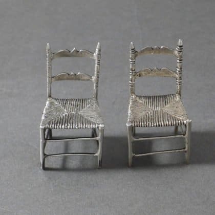 P1330752 420x420 - Paar miniatuur stoelen ( verkocht )
