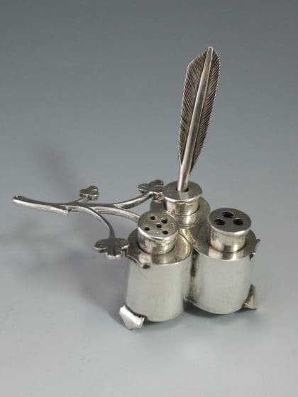 P1350754 420x560 - miniatuur inktstel ( verkocht )