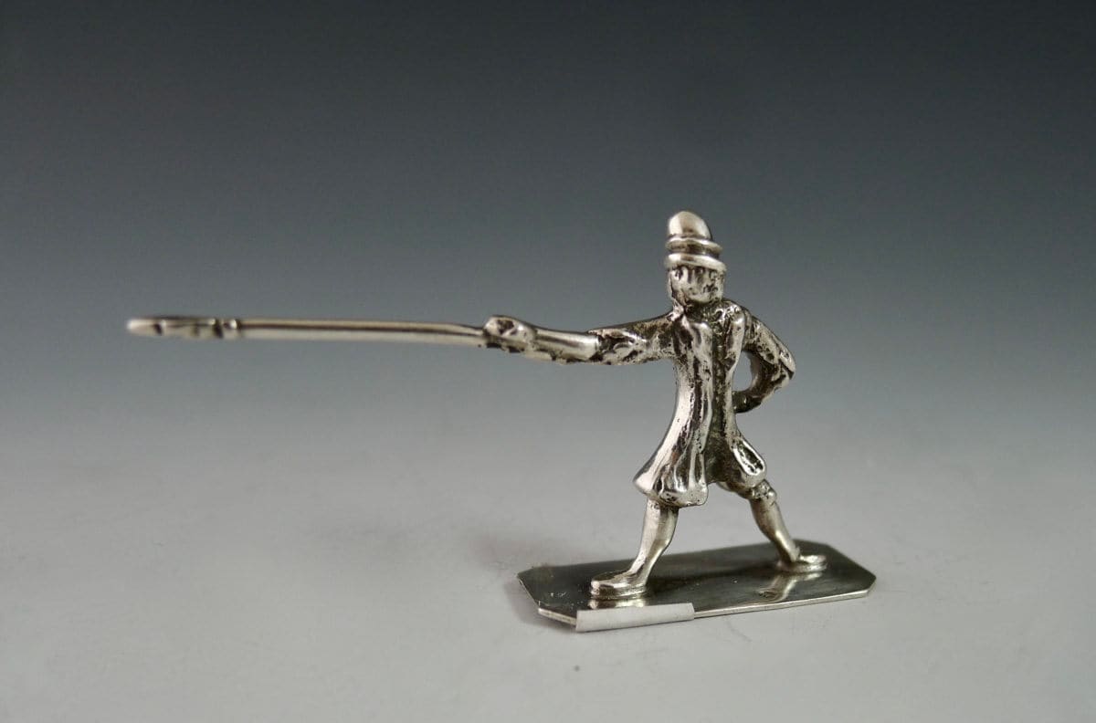 P1380186 1200x792 - Miniatuur man met lans (verkocht)