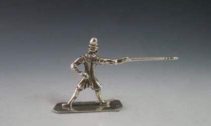 P1380187 420x251 - Miniatuur man met lans (verkocht)