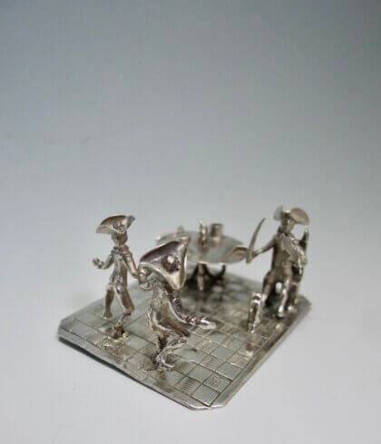 P1390825 1 420x489 - Miniatuur viool speler en dansend paar