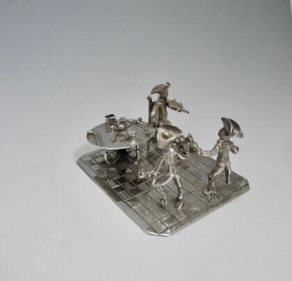 P1390828 1 420x405 - Miniatuur viool speler en dansend paar
