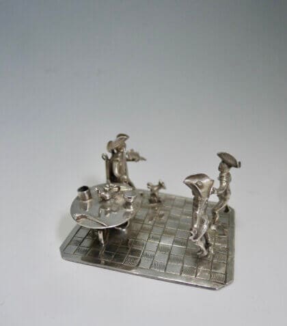 P1390829 1 420x477 - Miniatuur viool speler en dansend paar