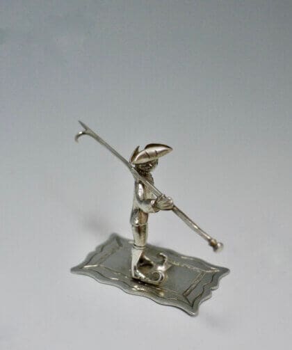 P1390839 420x503 - Miniatuur schaatser (verkocht)