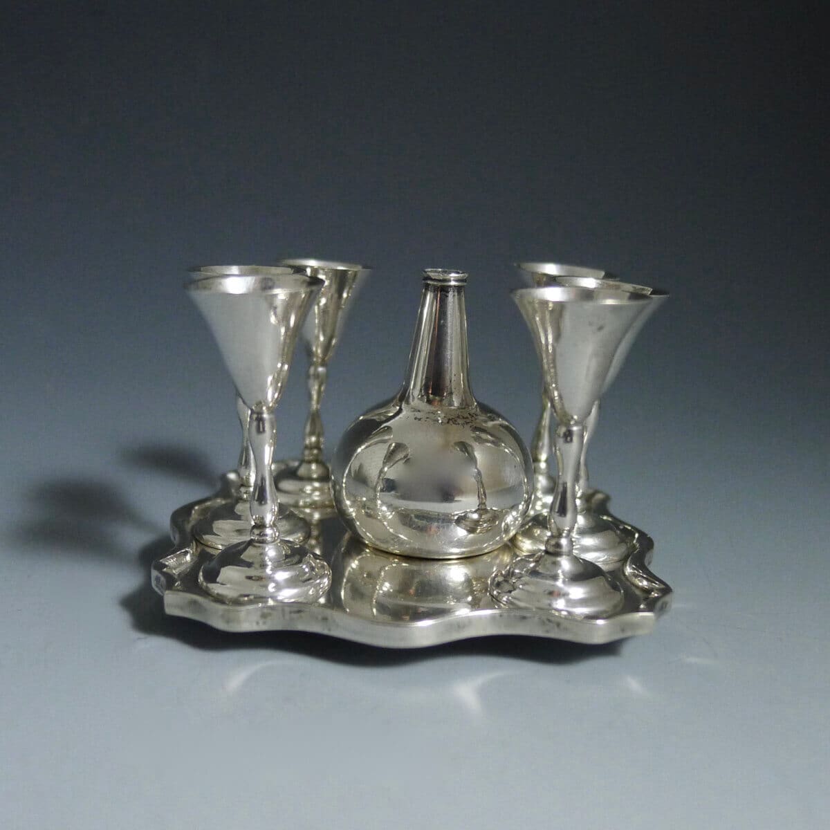 P1410961 1200x1200 - Miniatuur dienblad met zes glazen en fles