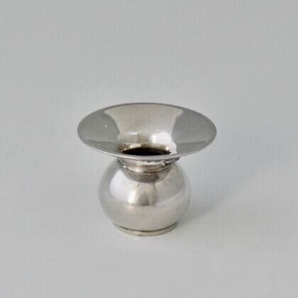 P1430017 420x420 - Miniatuur zilveren kwispedoor