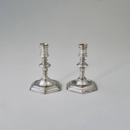 P1430037 420x420 - Paar miniatuur zilveren kandelaars