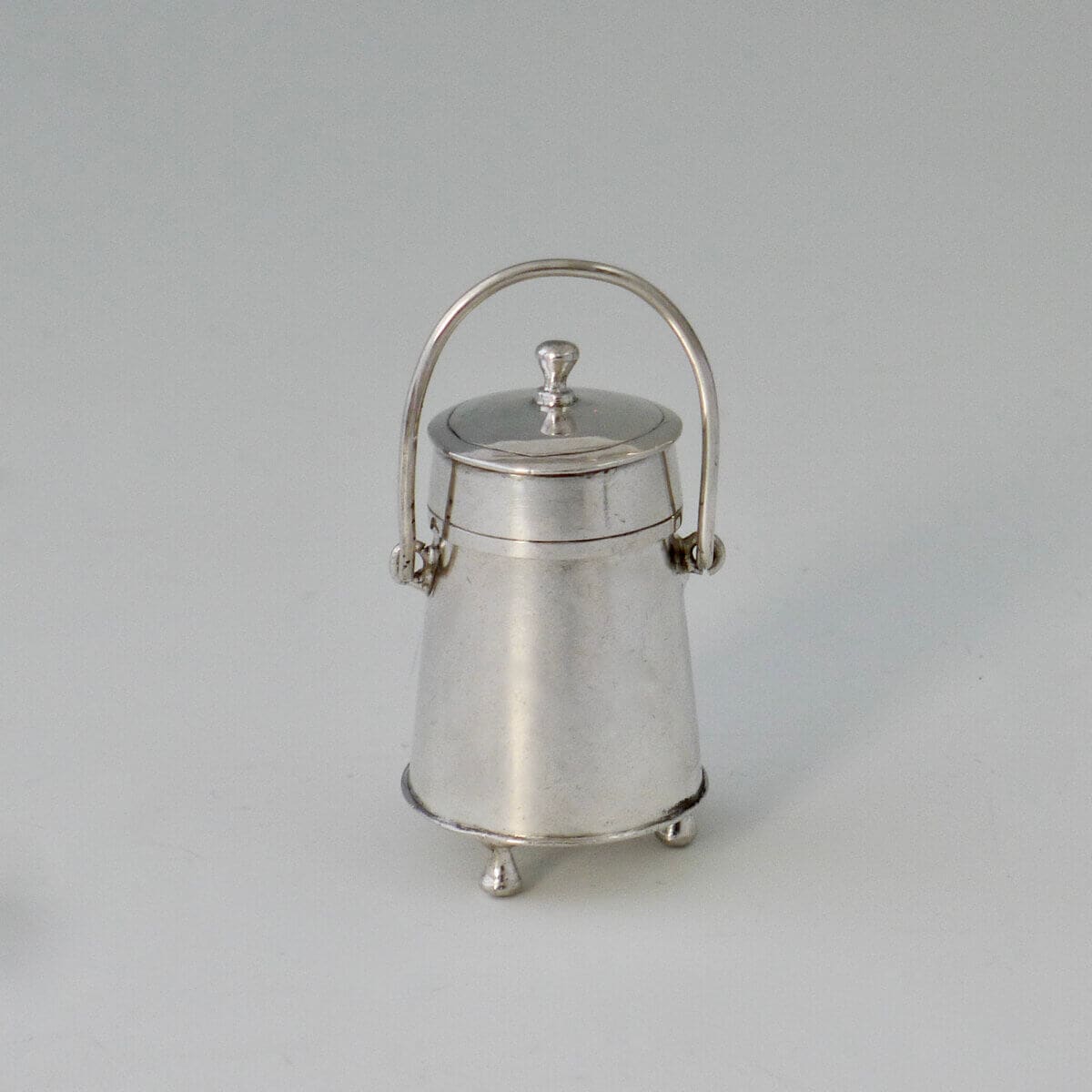 P1430046 1200x1200 - Miniatuur zilveren doofpot (verkocht)