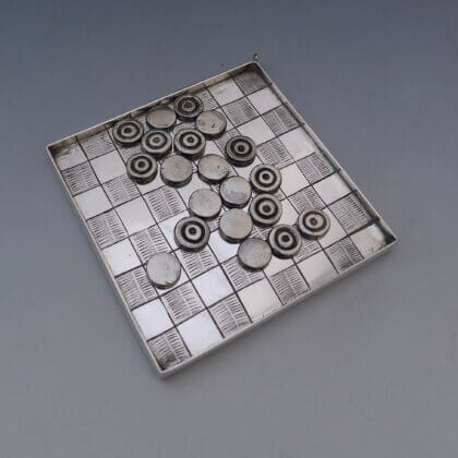P1440038 420x420 - Miniatuur zilveren dambord/molenspel