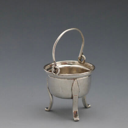 P1440290 420x420 - Miniatuur zilveren kookpot