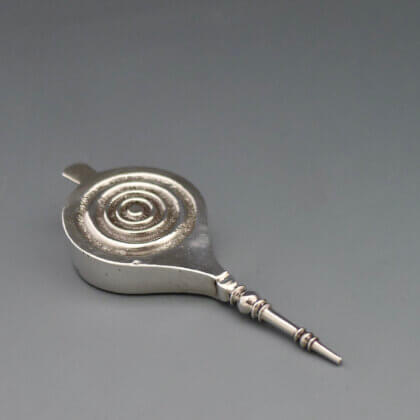P1440308 420x420 - Miniatuur zilveren blaasbalg